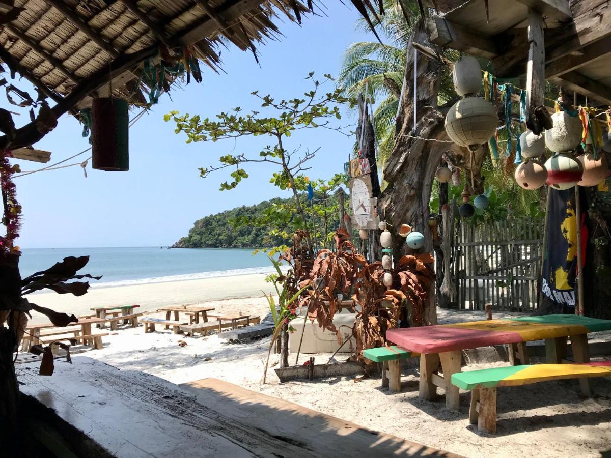 Rasta Baby Bar & Bungalows - Suitable For Young Travelers Koh Phayam Exterior photo